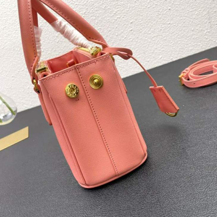 Picture of Prada Handbags _SKUfw167291025fw